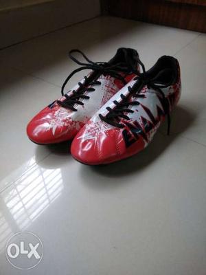New Kids football shoes size 6.