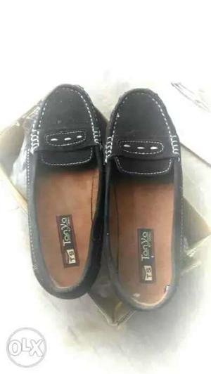 New black loafers 6 no. for girls