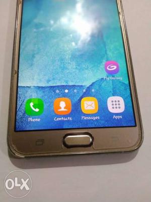 Samsung j7 good condition (small crack at top)