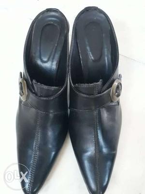 Size 37 stylish leather shoes with decorative