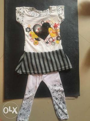 White-and-black Top And Pants baby 250 piece lot