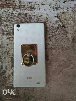4g Lyf Mobile, White Coloer, Internal Memory 32gb