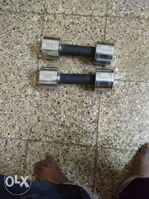 A pair of dumbbell set of each 7 kg in good