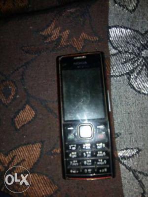 Old Nokia phone with flashlight camera