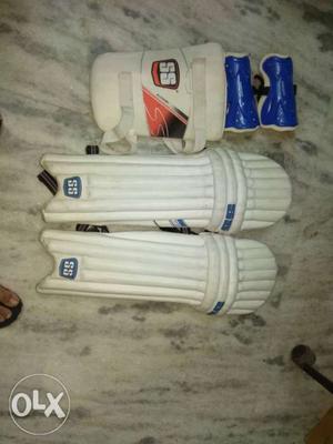 SS kricket kit with bag and accessories In good