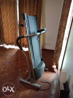Motorised electronic treadmill