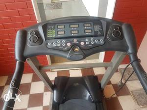 Motorised treadmill for urgent sell in working