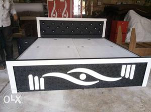 Wooden bad with side box and springwel com. Mattress