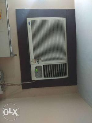 1.5 Ton 2 star Carrier Air Conditioner in good