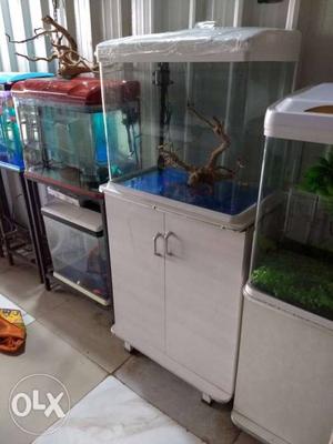 23"x17"x13.5" molded Aquarium with cabinet and