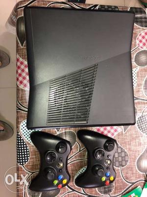 Black Xbox 360 Game Console With Controllers