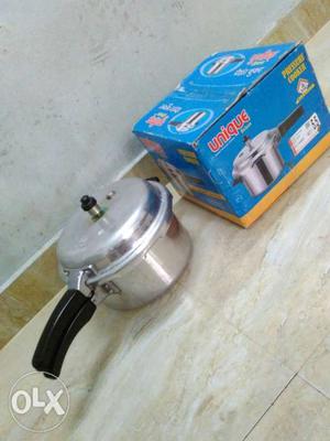 Branded Unique Pressure Cooker 5.5 litres With Box only 5
