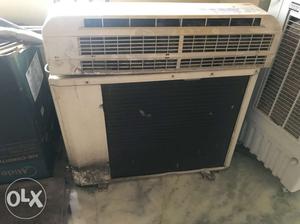Carrier split ac 1.5 tons, 2 years old