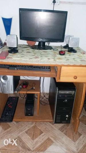 Computer with all items and orignal computer table