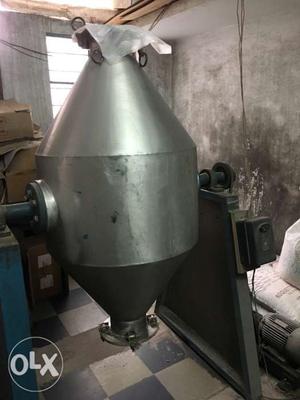 Double cone SS blender of 100kg capacity in