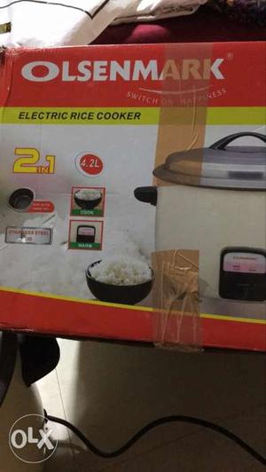 Electric rice cooker its 4.2lt and its from dubai