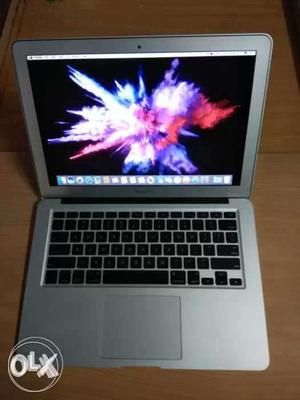 MacBook air 13 inch Intel core i5 4 GB ram Intel