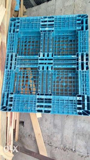Plastic pallets very good condition size