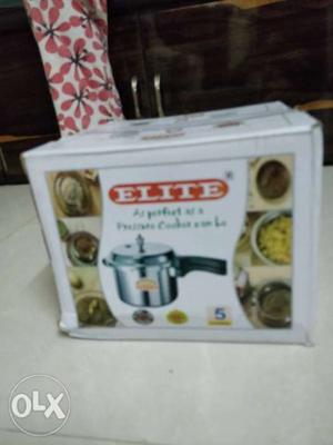 Pressure cooker 5 litres unused new got gift not
