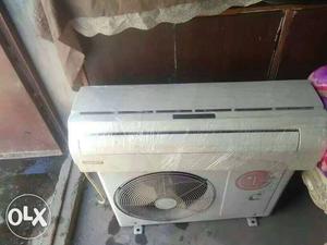 White Split-type Air Conditioner And Air Condenser