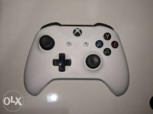 White Xbox One Wireless Controller