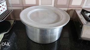 2set of Round Gray Metal Containers With Lid