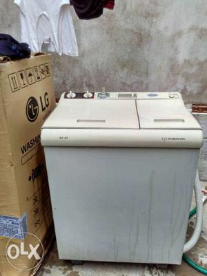 3.0 Kgs videocon washing machine in neat and good