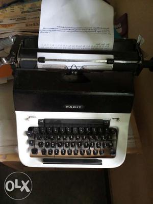 Facit black and white hindi typewriter