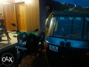Gray And Black Auto Rickshaw