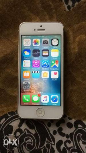 I phone 5 32 gb 4g 1.5 year old with origional charger no