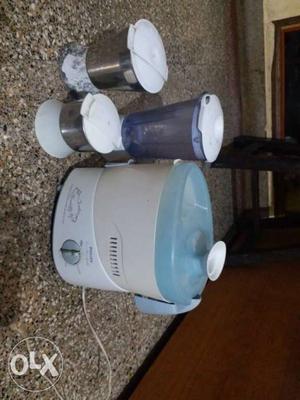 Philips Juicer Mixer Grinder. with new container.