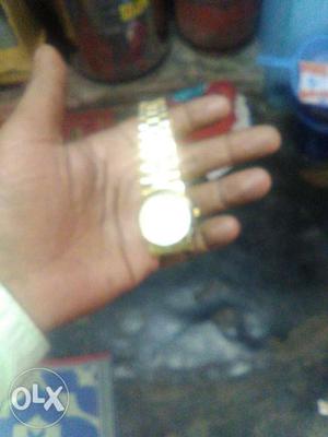 Ricoh gents hand gold watch i want to cell