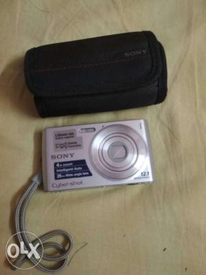 Sony cyber shot camera...with cover, charger and