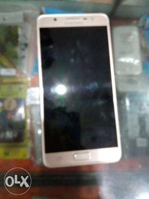 Sumsung J7 max 6 month old 4gb ram 32 rom 13 mp
