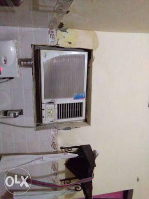 Window AC (godrej) in running condition Plz serious buyers