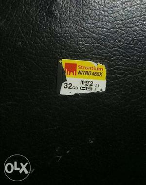 Yellow And White Strontium Nitro 32 GB Micro-SD Card