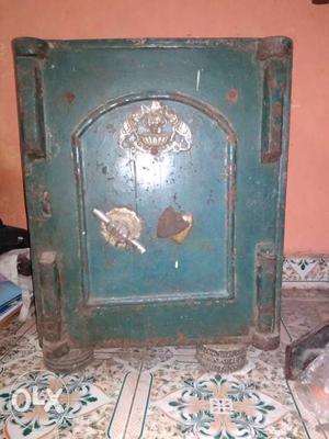 120kg metal safe with key
