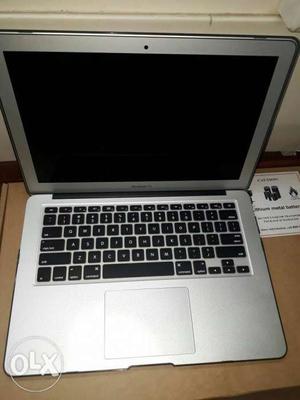Apple MacBook air 4gb ram 256gb SSD graphics with