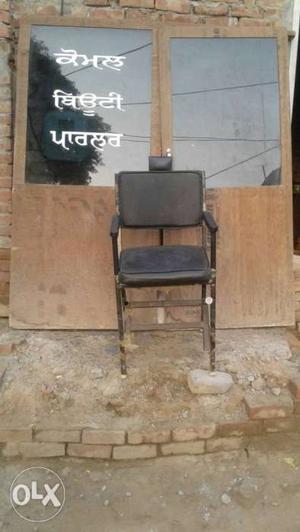 Black Leather Armchair With Gray Metal Frame And Text