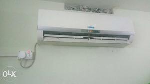 Excellent condition, 1.5 ton 3 star blue star Ac