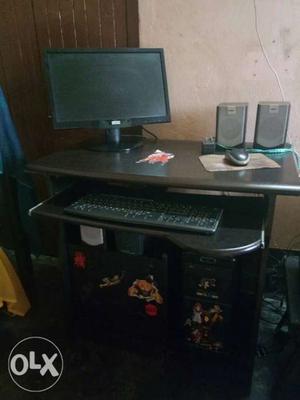 Flat Screen Computer Monitor With Keyboard, Mouse, And
