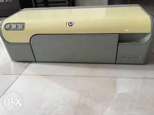 HP desk jet D printer in working condition.