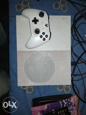 X box one s 7 months old in brand new condition