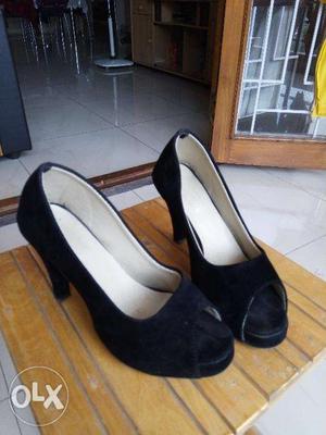 Beautiful black heels - brand new