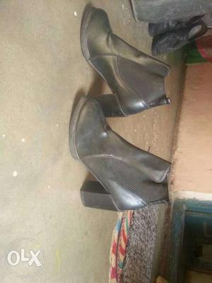 Black Leather Open-toe Ankle Strap Heeled Sandal