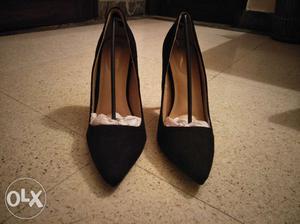 Formal black heels. Brand new. Size 8(US)