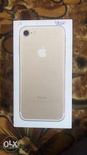 I phone 7 32 gb Golden colour With all matirial