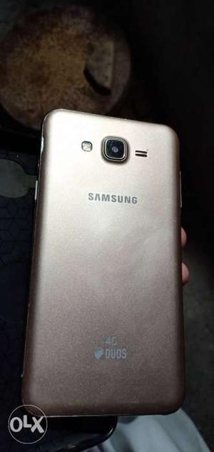 Samsung galaxy J7 newly condition.. halka sa back