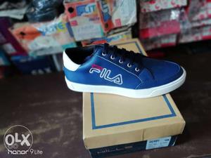 Unpaired Blue And White Fila Low-top Sneaker With Box
