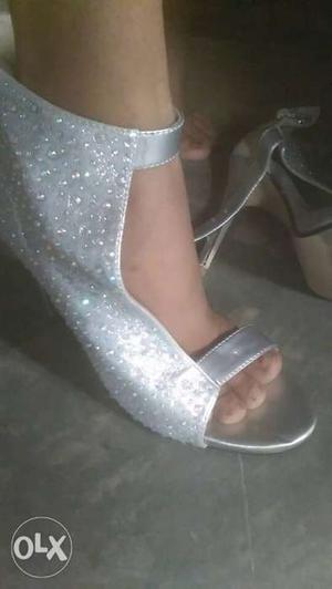 Unpaired Of Women's Gray Open-toe High-heeled Shoe